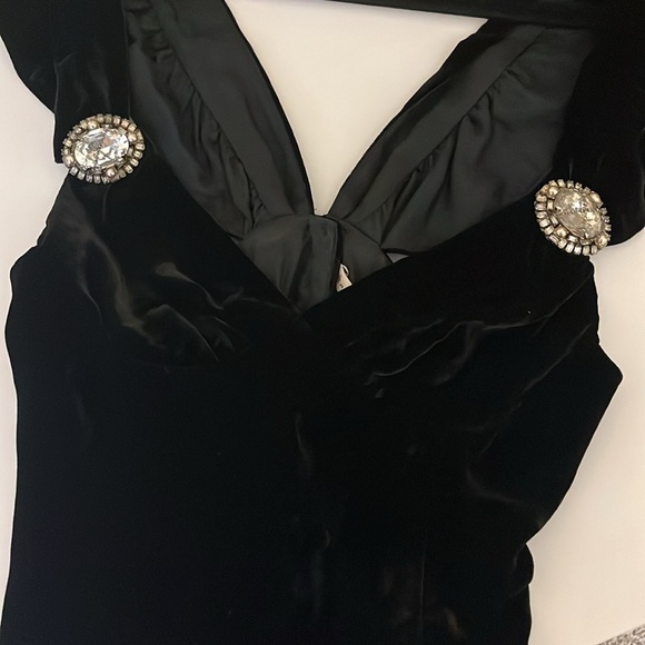 Gorgeous Vintage Runway Nanette Lepore Black Velvet Top w/Crystal Embellishments - Picture 9 of 10